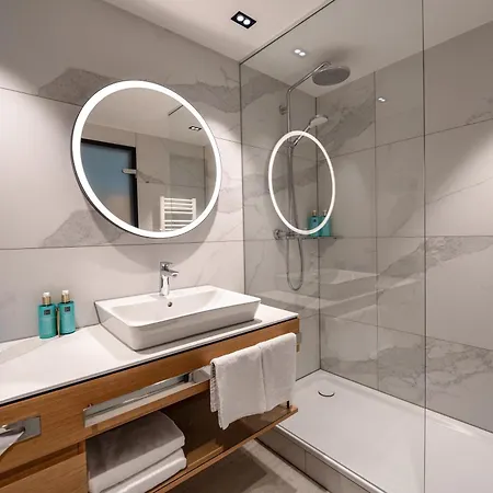 Novotel מלון 4*