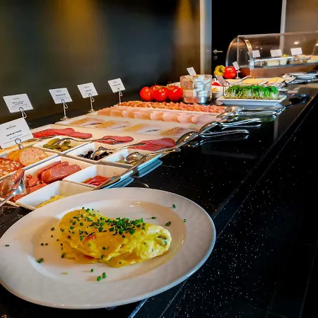 Novotel מלון 4*